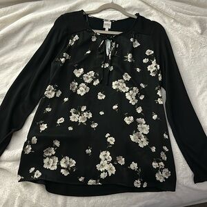 Brand new with tags Kaileigh flowy top made of rayon, poly, spandex size L